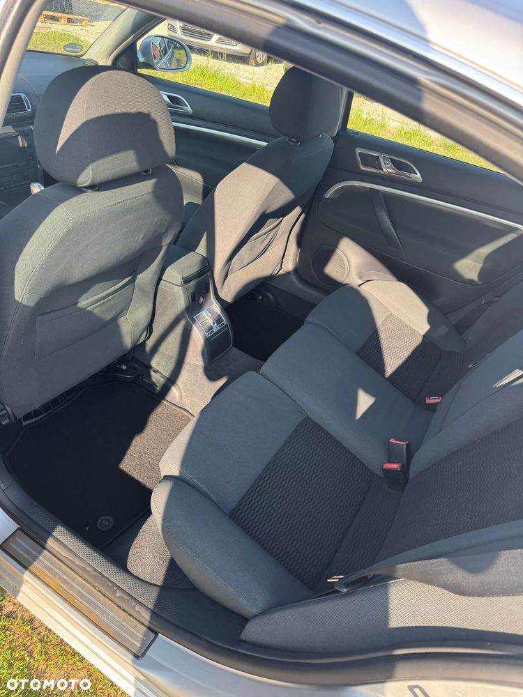 Skoda Superb 2.0 TDI DPF Ambiente - 15