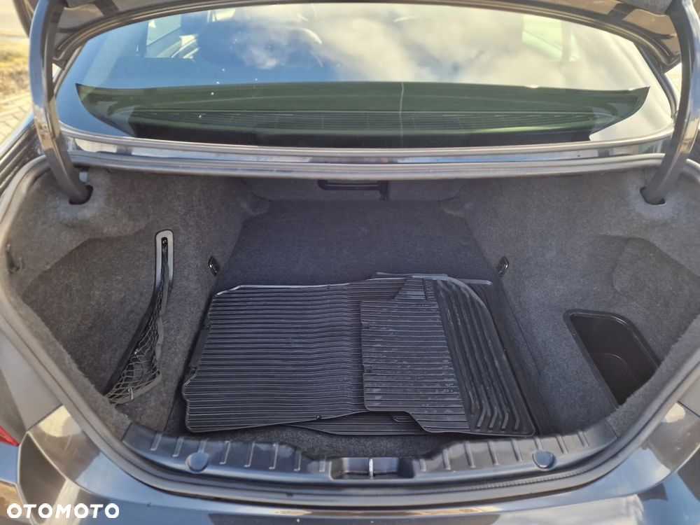 BMW Seria 5 518d - 23