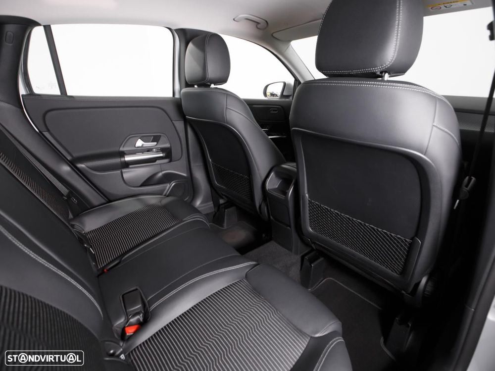 Mercedes-Benz GLA 180 7G-DCT Progressive - 11