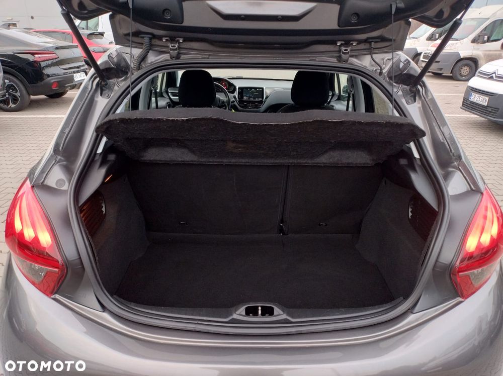 Peugeot 208 - 12