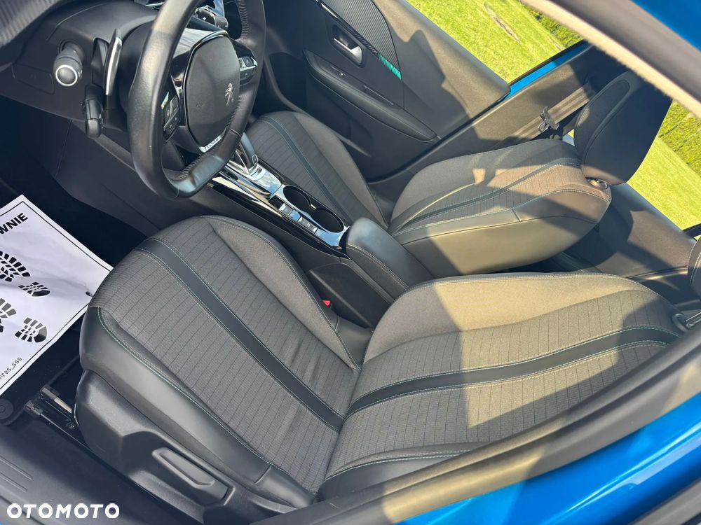 Peugeot 208 - 25