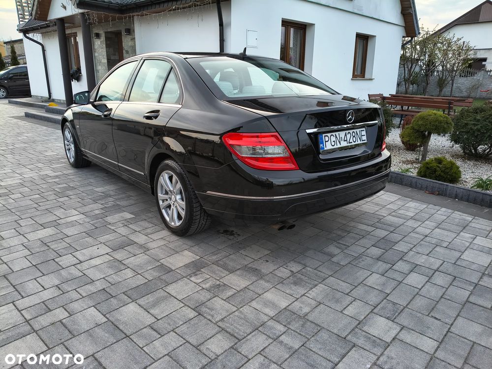 Mercedes-Benz Klasa C 180 Kompressor BlueEFFICIENCY Avantgarde - 32