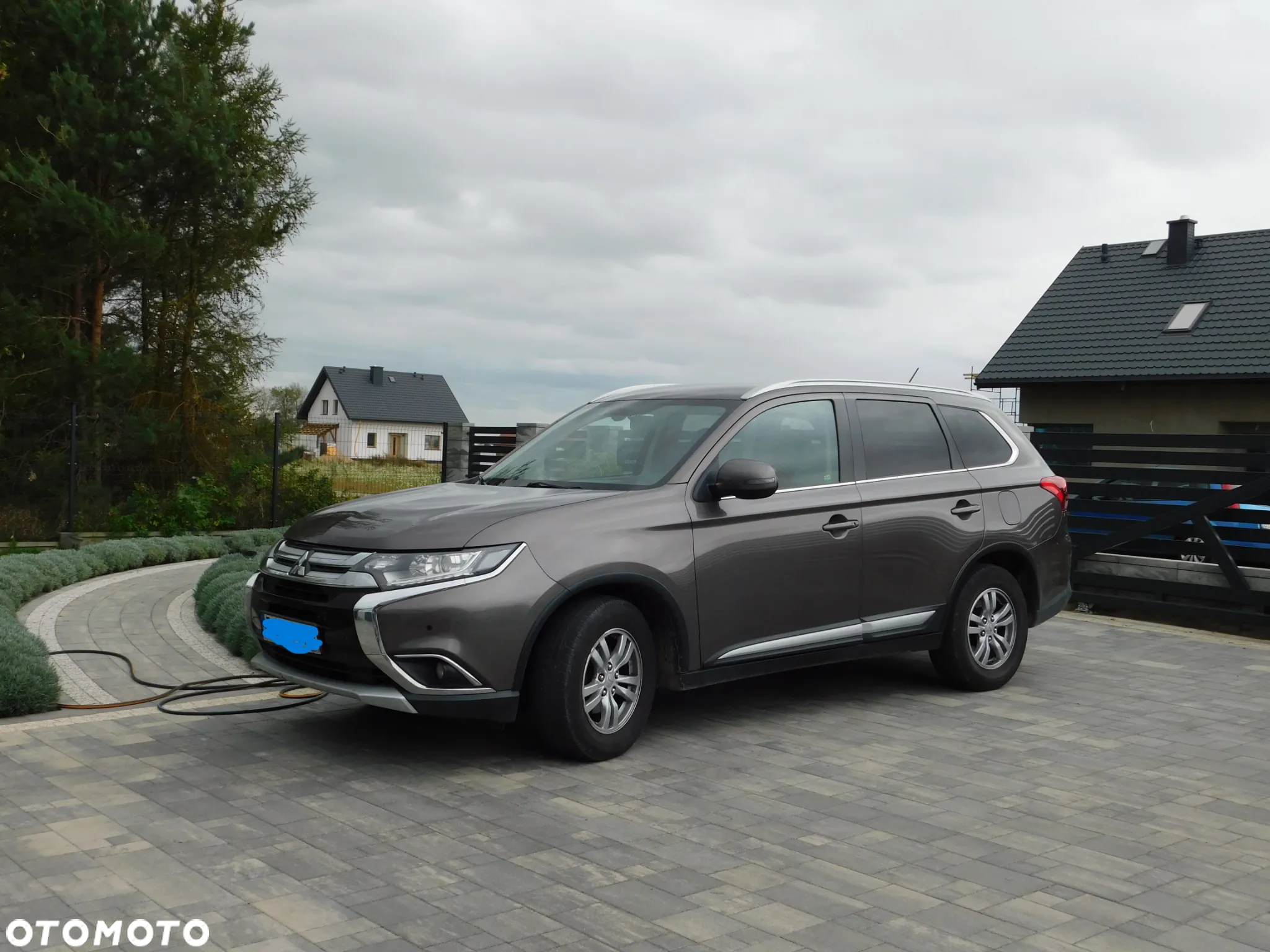 Mitsubishi Outlander 2.0 Instyle + 4WD CVT - 2