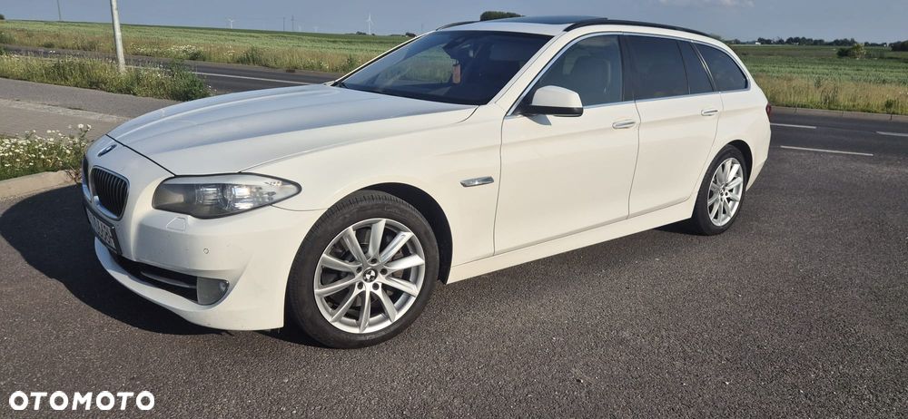 BMW Seria 5 525d xDrive - 12