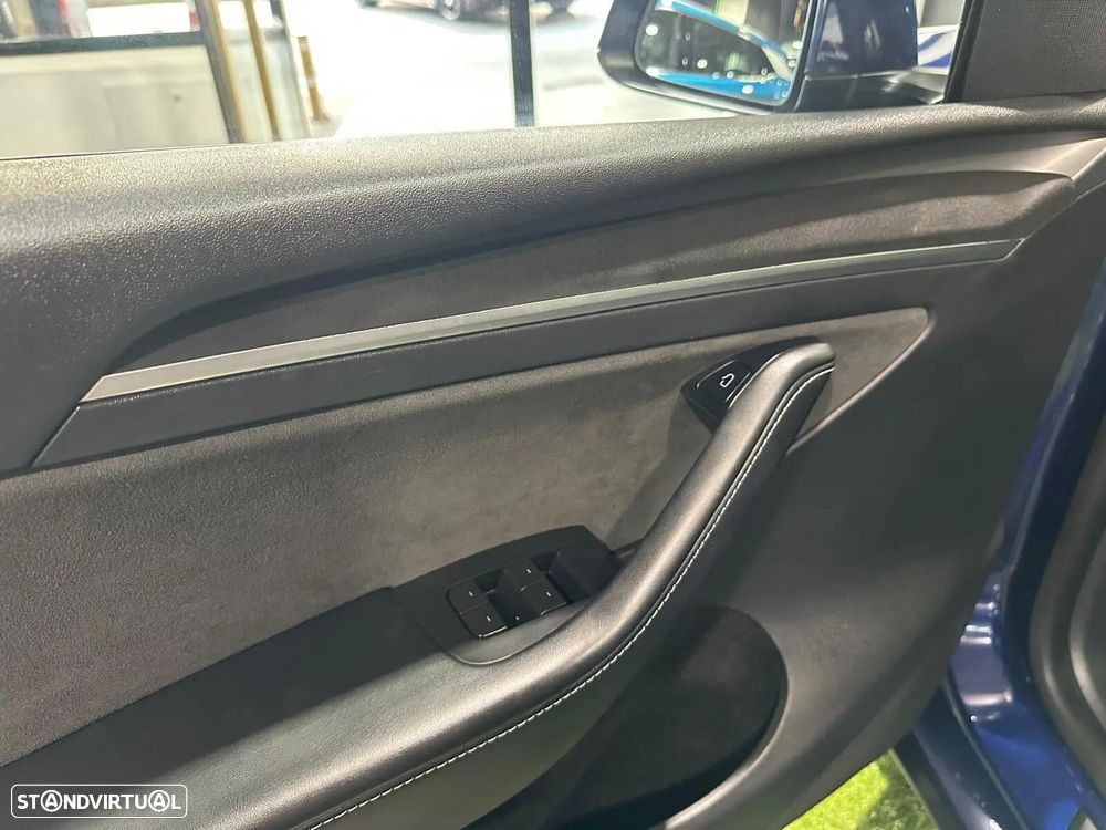 Tesla Model Y Long Range Dual Motor AWD - 46
