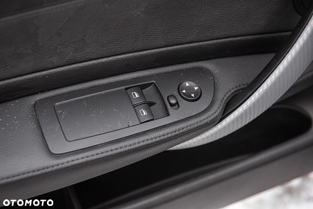 BMW Seria 1 120d DPF Edition Sport - 16