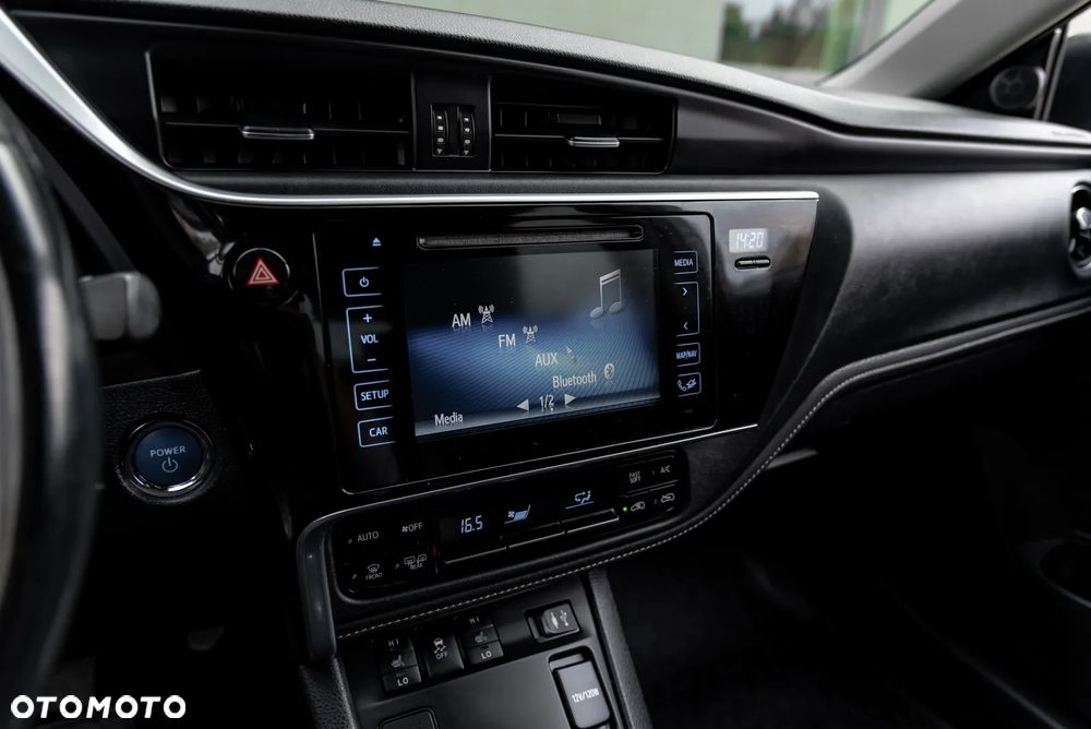 Toyota Auris 1.8 HSD Luna - 29