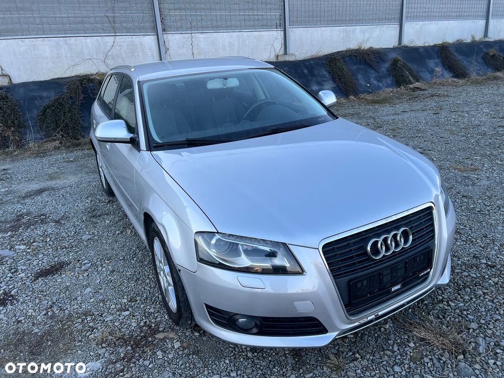 Audi A3 Sportback 1.6 TDI DPF S line Sportpaket - 2