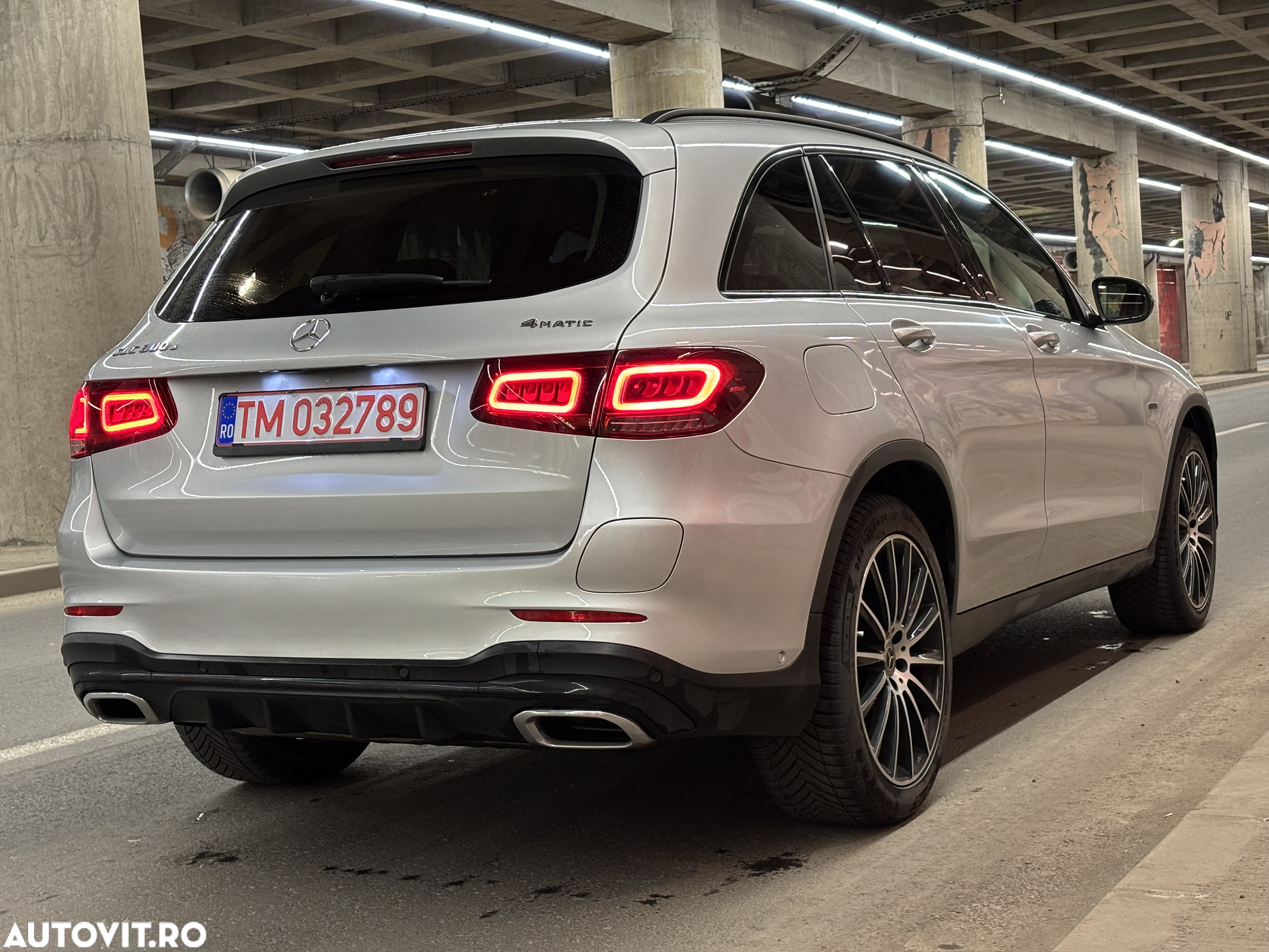 Mercedes-Benz GLC 300 e 4Matic 9G-TRONIC AMG Line Plus - 2