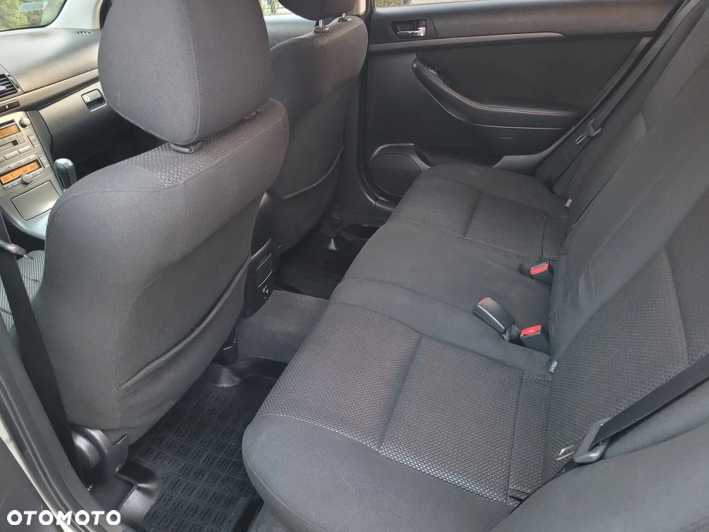 Toyota Avensis 1.8 VVT-i Sol - 9