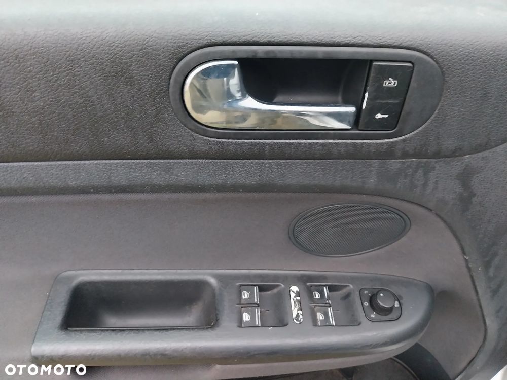 Volkswagen Golf Plus - 11