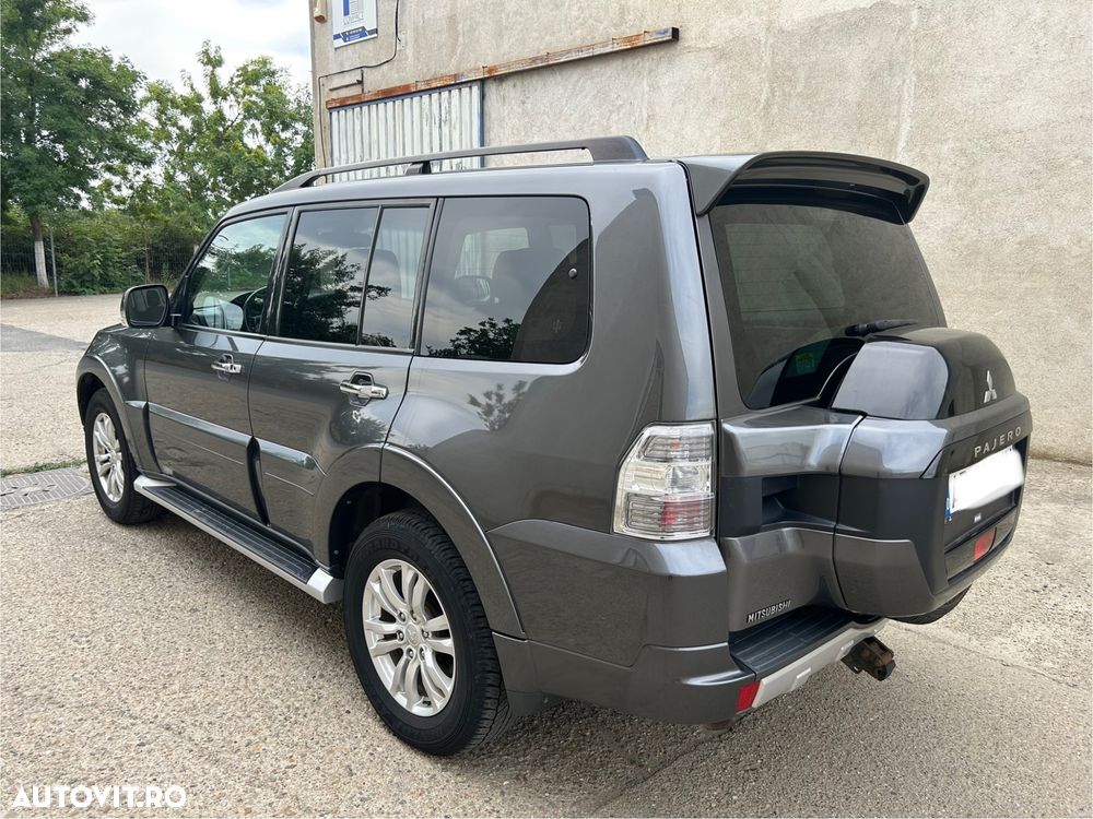 Mitsubishi Pajero 3.2 DI-D Instyle - 12