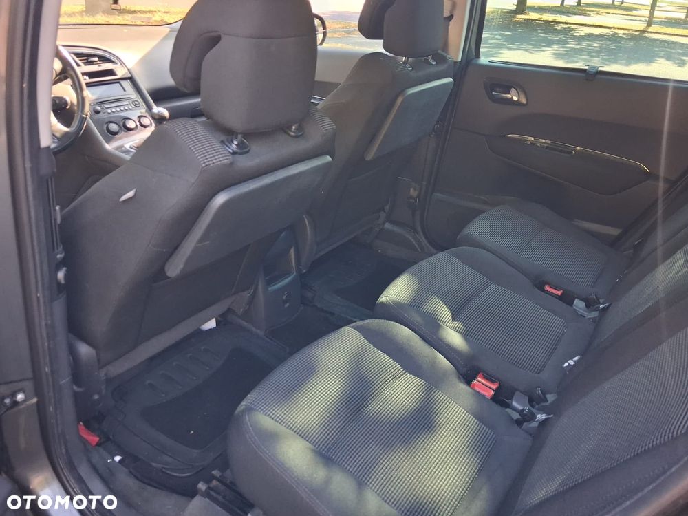 Peugeot 5008 1.6 THP Premium + - 6