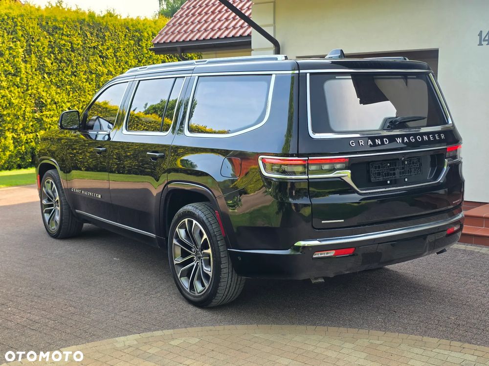 Jeep Grand Wagoneer - 10
