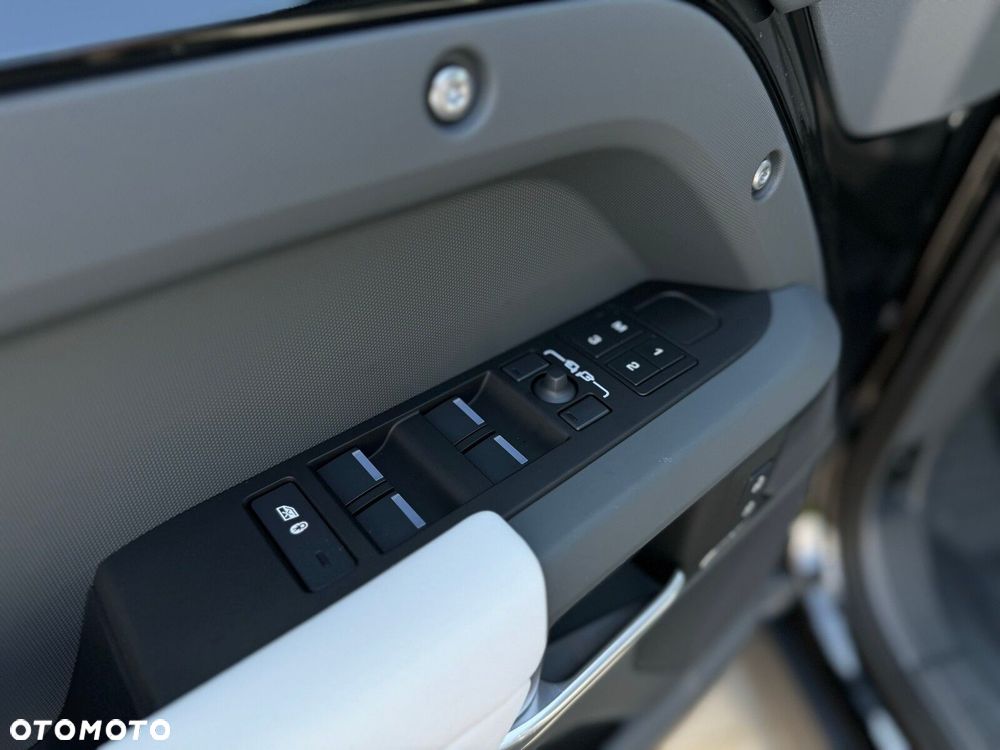 Land Rover Defender - 15