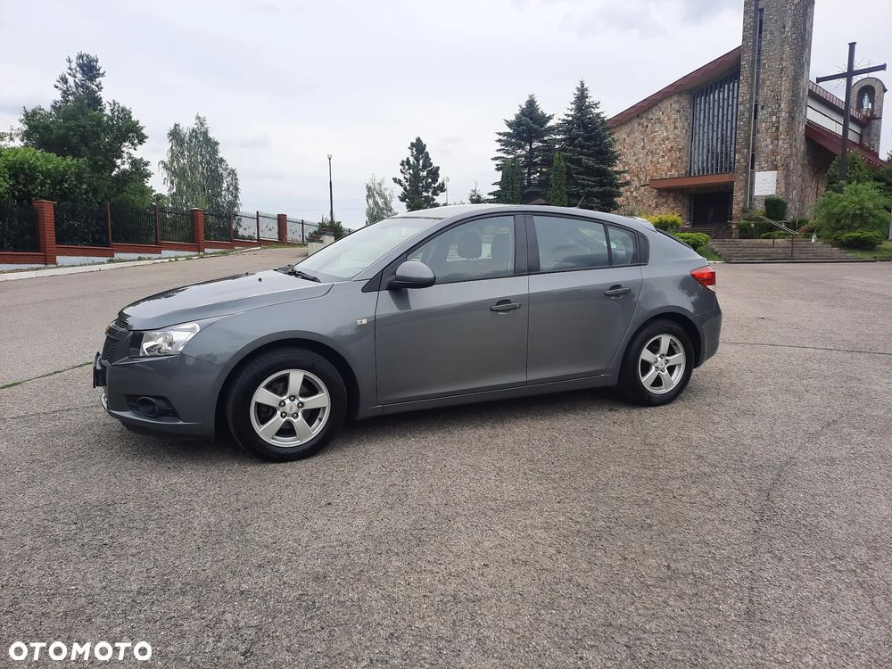 Chevrolet Cruze 1.6 LS+ - 19