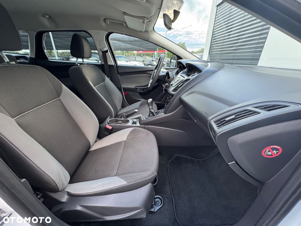 Ford Focus 1.0 EcoBoost Ambiente - 24