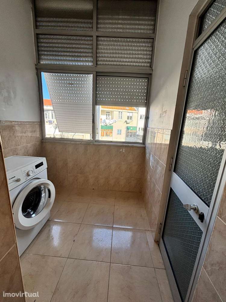 Apartamento T2 em Campolide num prédio cheio de História. - Grande imagem: 3/32