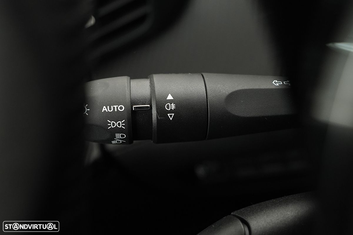 Peugeot e-2008 50 kWh Allure - 17