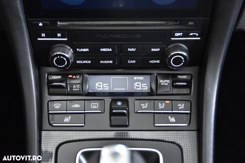 Porsche 911 Carrera 4 GTS PDK - 25
