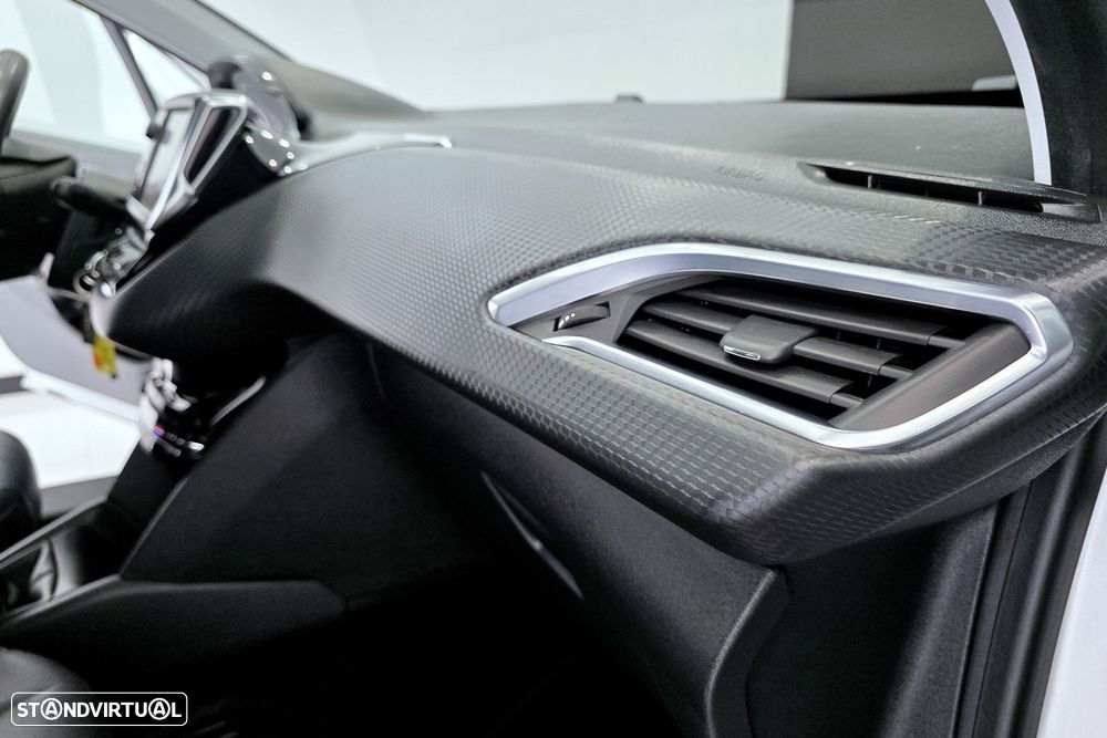 Peugeot 208 1.2 PureTech GT Line - 24