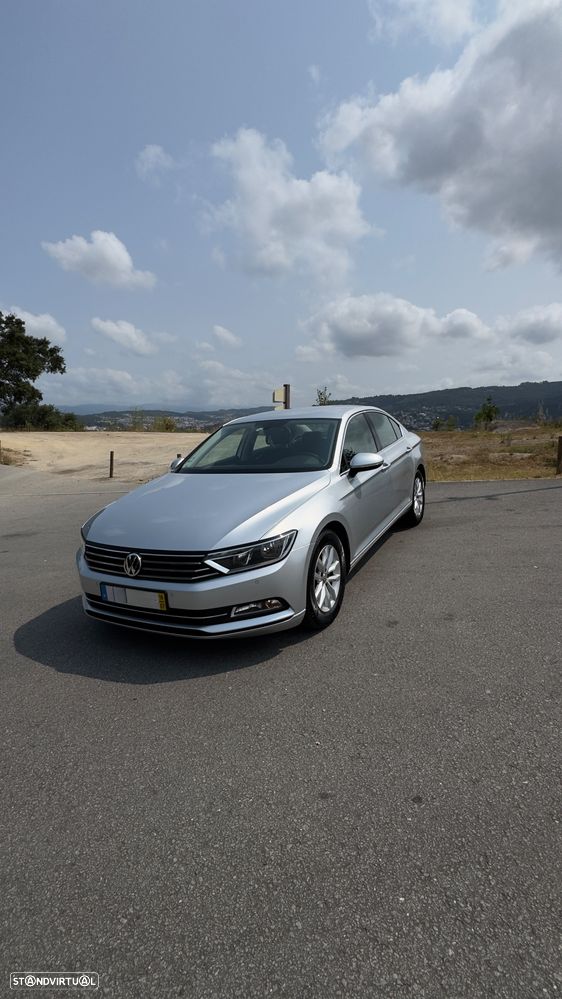 VW Passat 2.0 TDI Confortline - 10