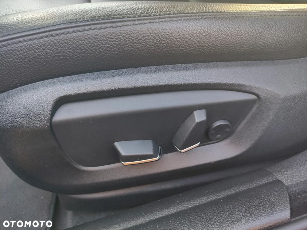 BMW Seria 5 528i Luxury Line - 29