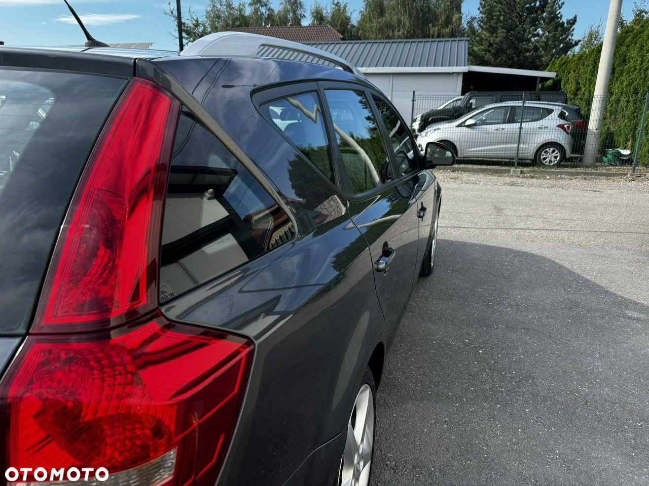 Kia Ceed - 4