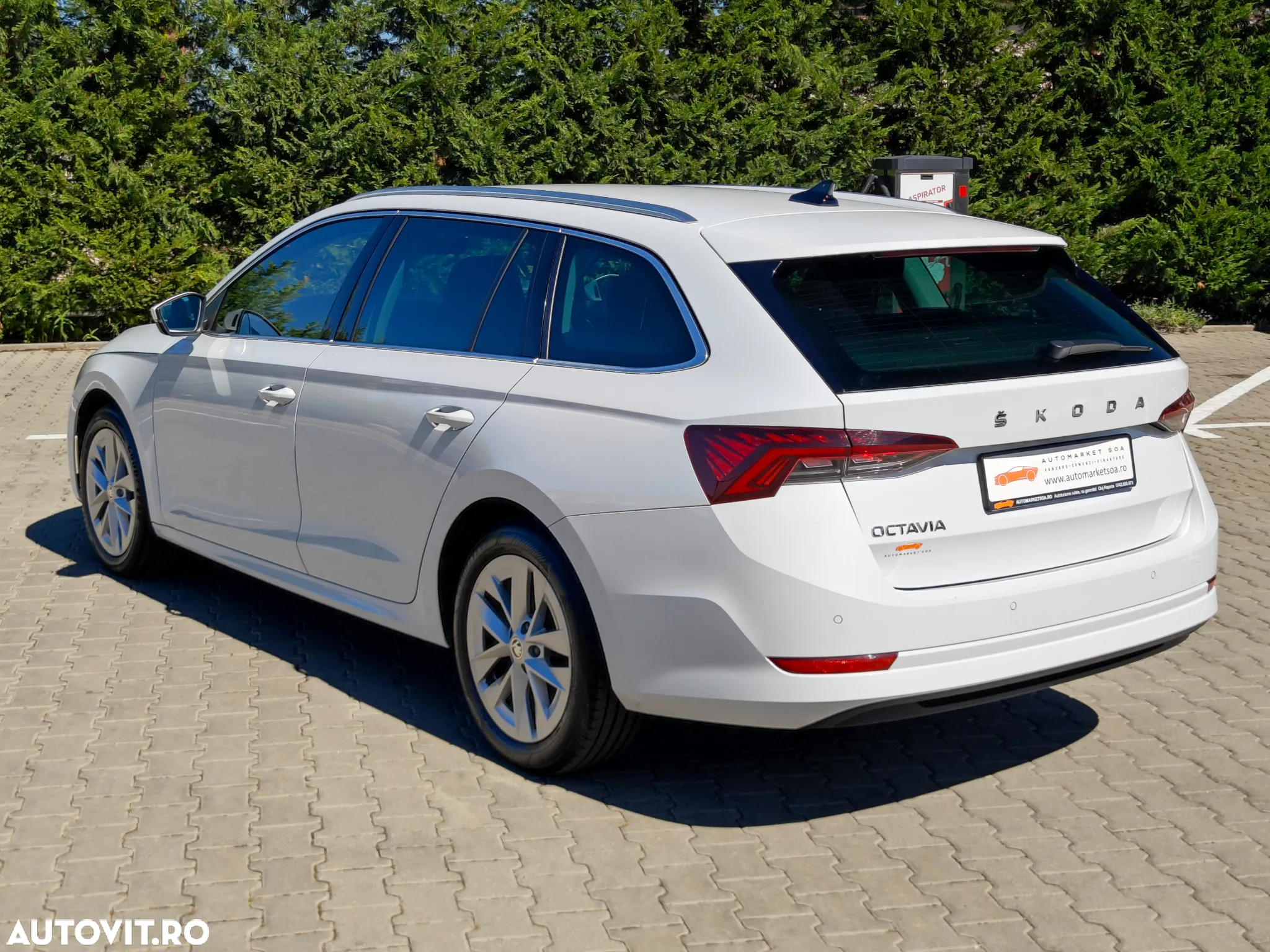 Skoda Octavia Combi 2.0 TDI DSG Style - 3
