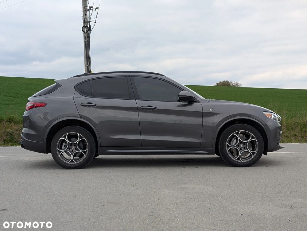 Alfa Romeo Stelvio 2.0 Turbo 16V AT8-Q4 Ti - 4