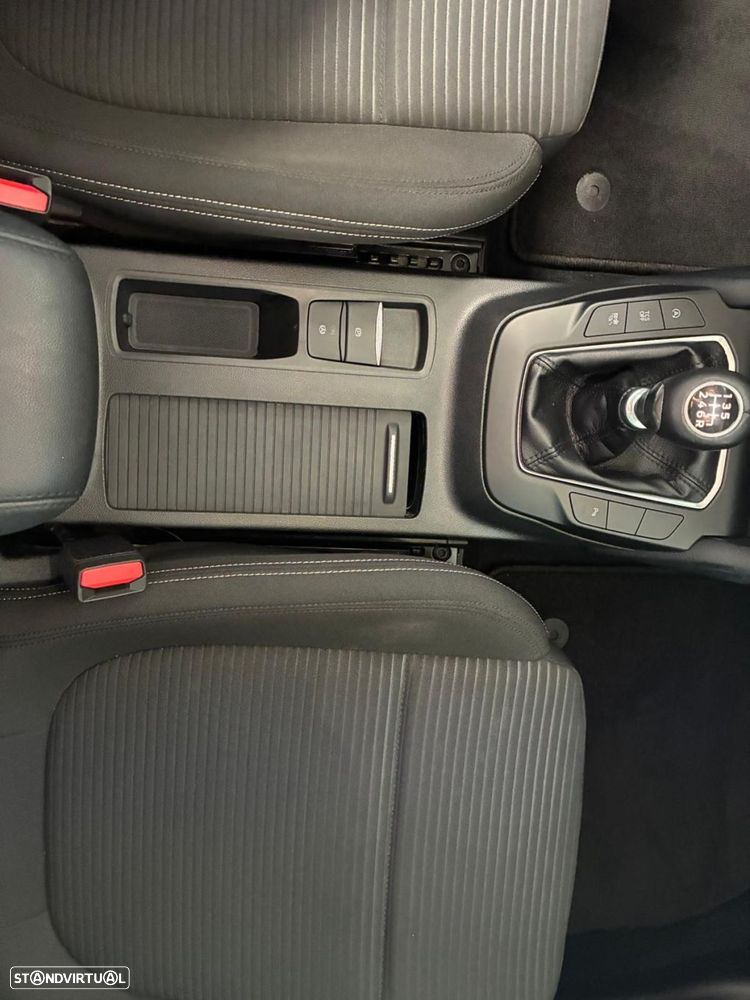 Ford Focus 1.0 EcoBoost Titanium - 27