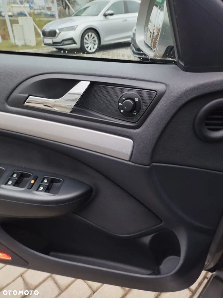 Skoda Octavia 2.0 TDI Elegance DSG - 4