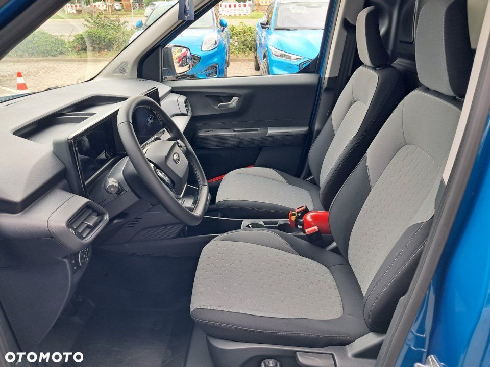 Ford Transit Courier - 17