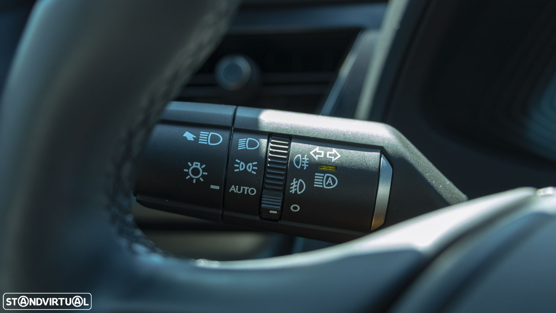 Lexus UX 250h Sport (Ecrã 12.3) - 35