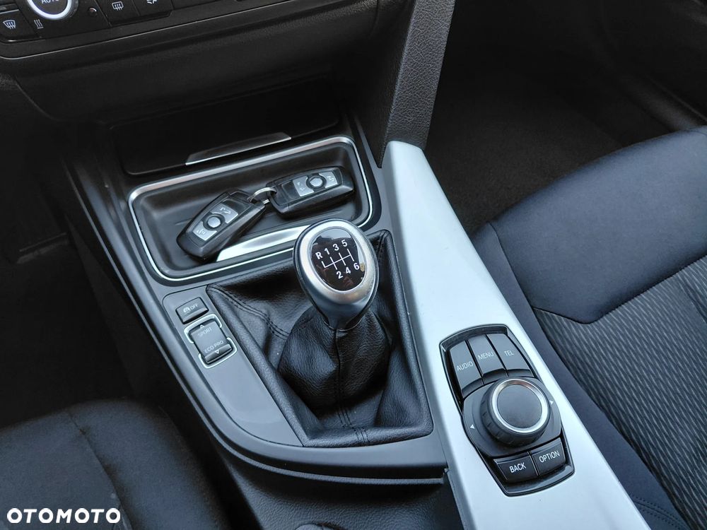 BMW Seria 3 318d Luxury Line EU6 - 33