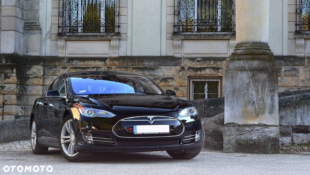 Tesla Model S - 1