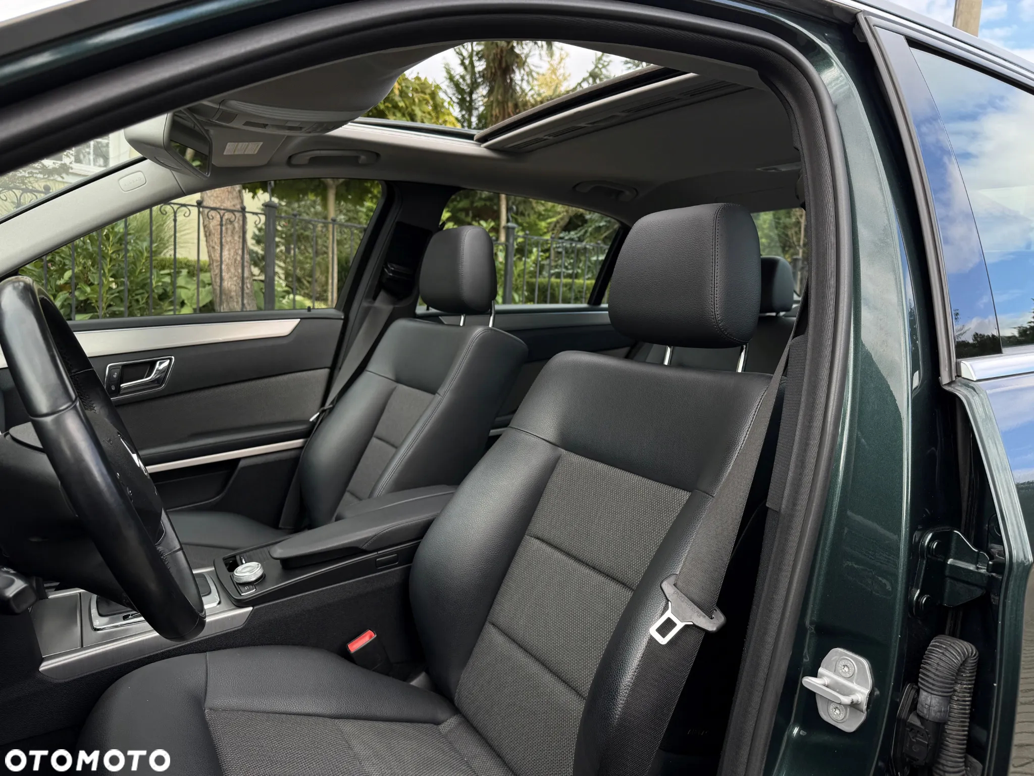 Mercedes-Benz Klasa E 250 CGI BlueEffICIENCY Avantgarde - 31