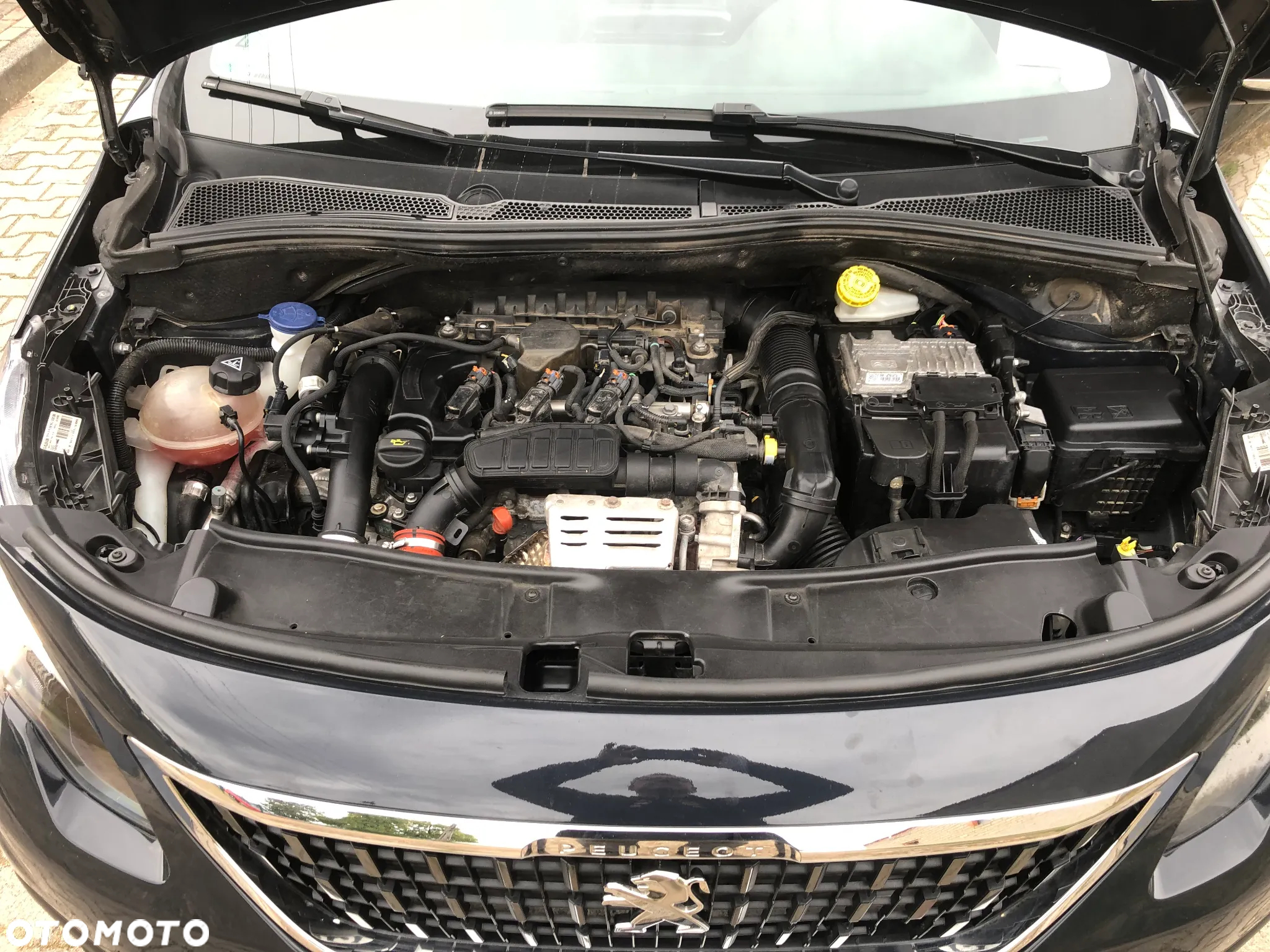 Peugeot 2008 1.2 Pure Tech Allure S&S EAT6 - 14