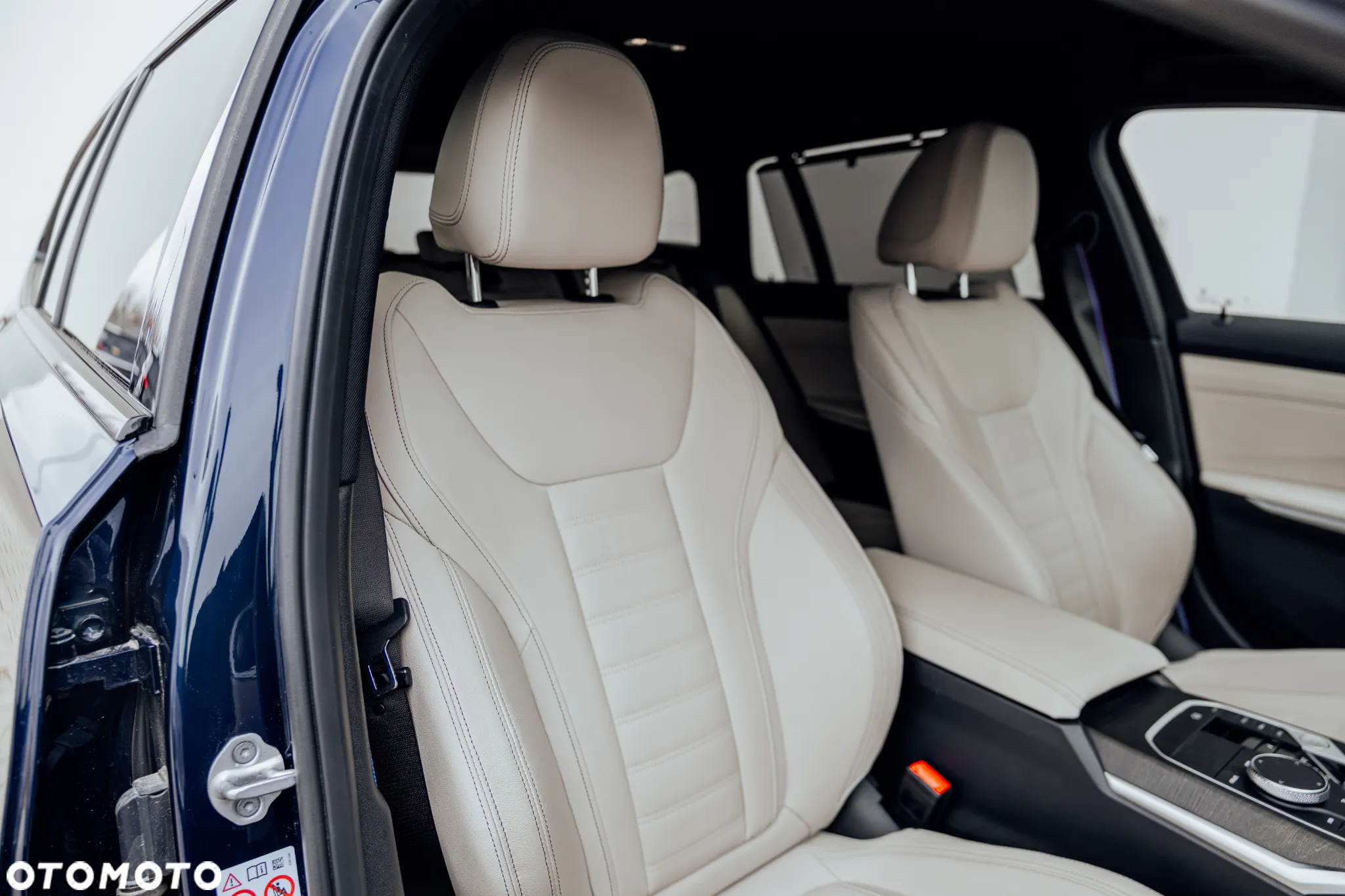 BMW Seria 3 330e xDrive M Sport - 10