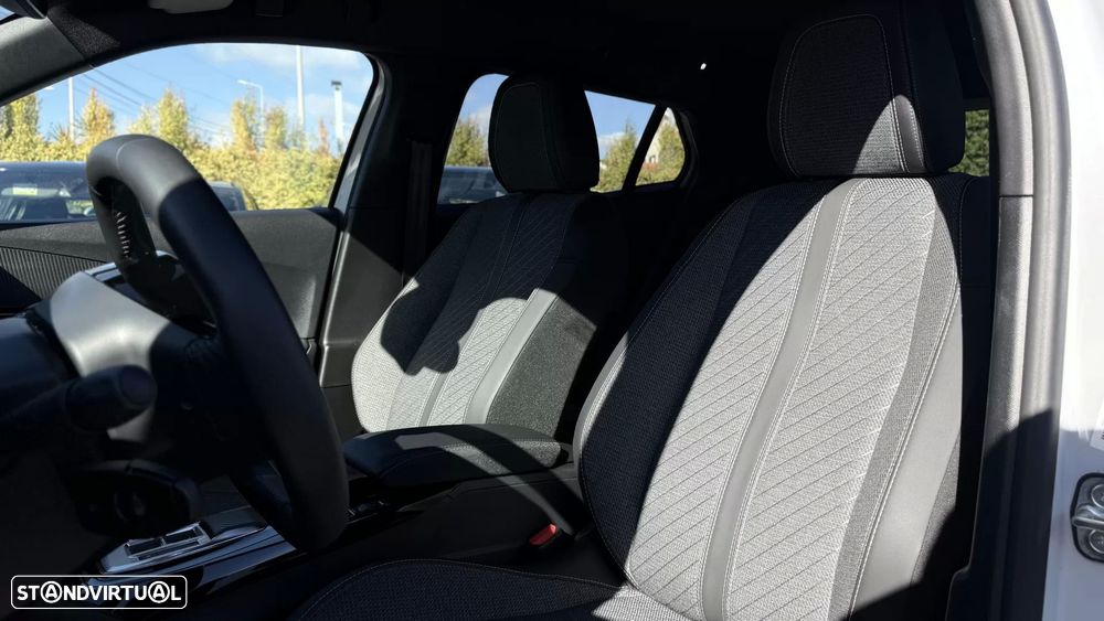 Peugeot 2008 1.2 Hybrid Allure e-DCS6 - 14