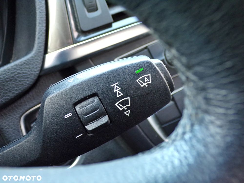 BMW Seria 3 318d Blue Performance Modern Line - 24