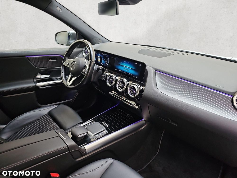 Mercedes-Benz GLA - 23