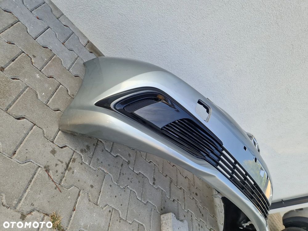 Zderzak Toyota Auris II lift 2015 - bez dziur - 8