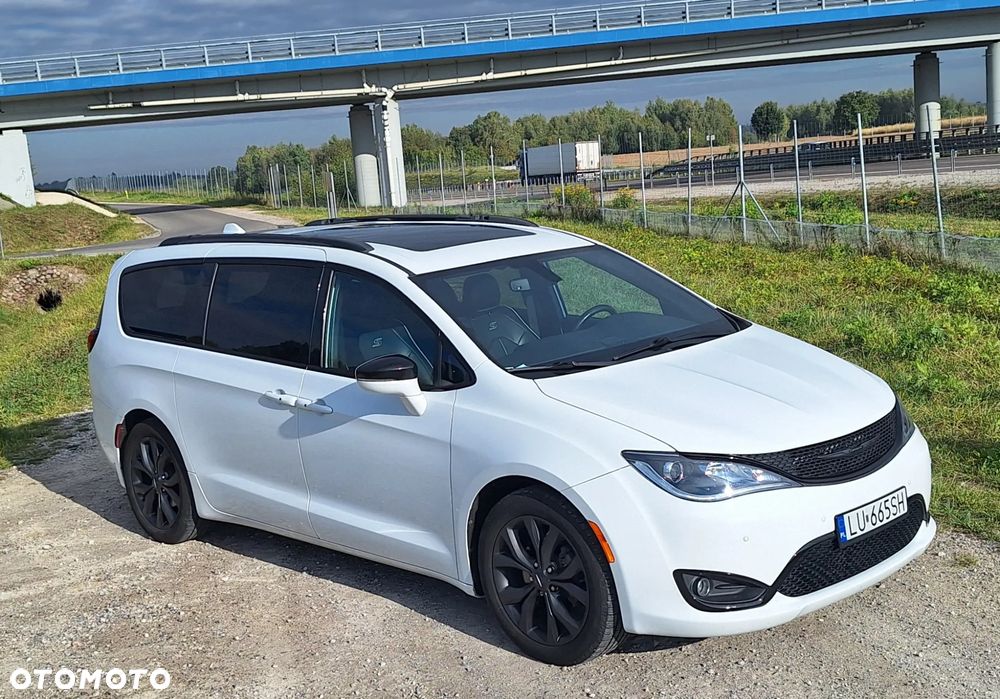 Chrysler Pacifica - 1