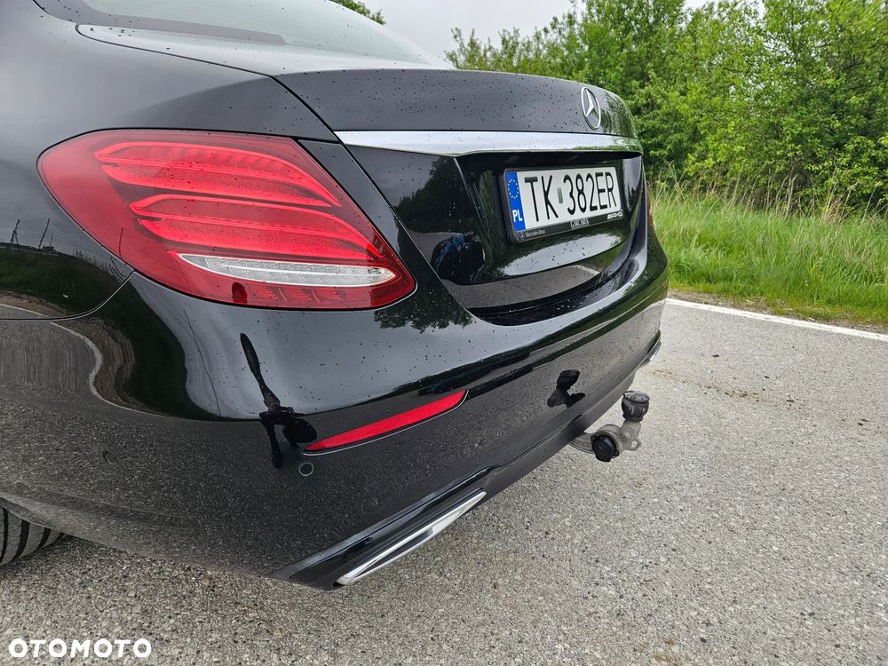 Mercedes-Benz Klasa E 220 d 4-Matic 9G-TRONIC - 11
