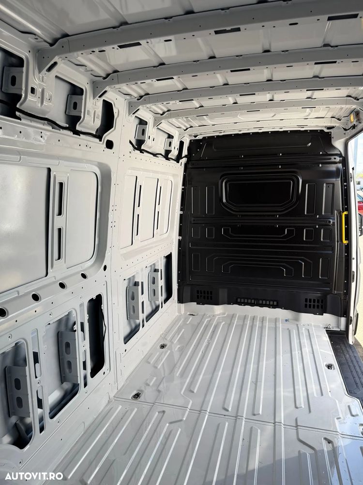 Volkswagen Crafter 3.5 CD Sasiu L4 FWD 103kW AG8 - 9