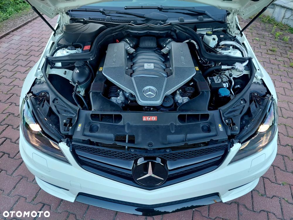 Mercedes-Benz Klasa C 63 AMG AMG SPEEDSHIFT MCT AMG Performance Package - 16