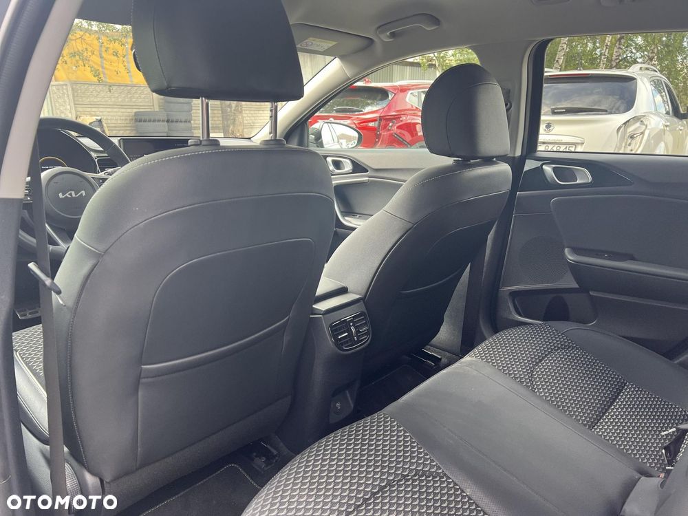 Kia Ceed - 13