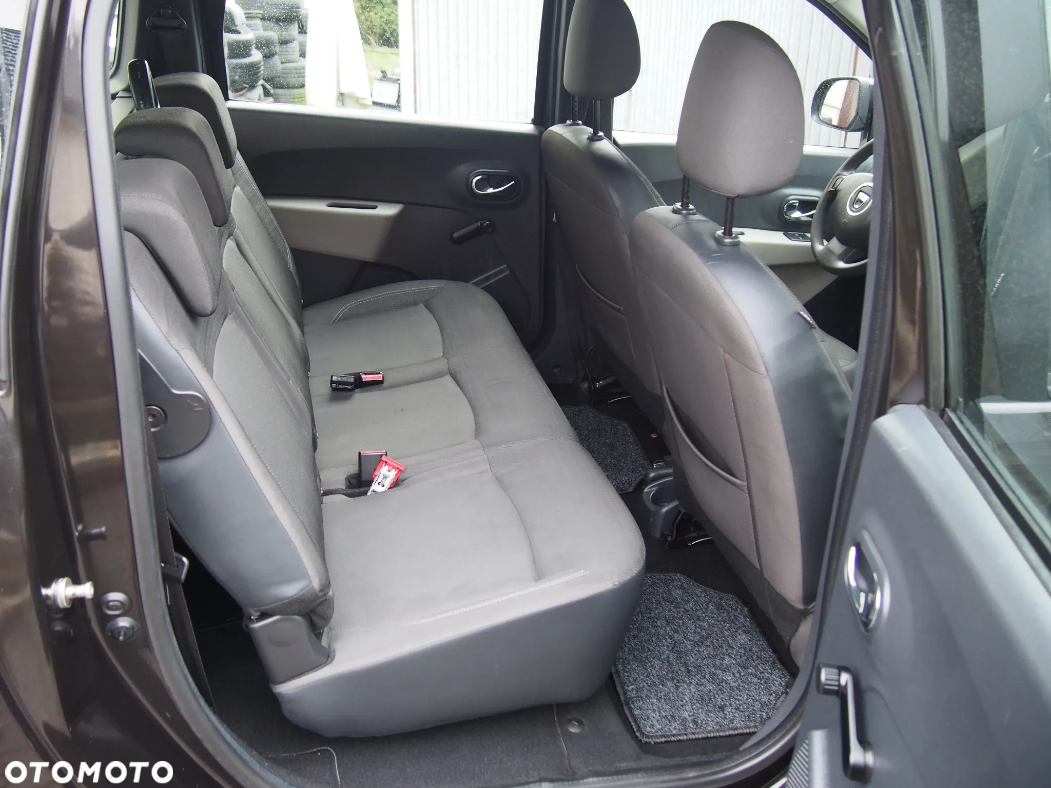 Dacia Lodgy TCe 115 Celebration - 12