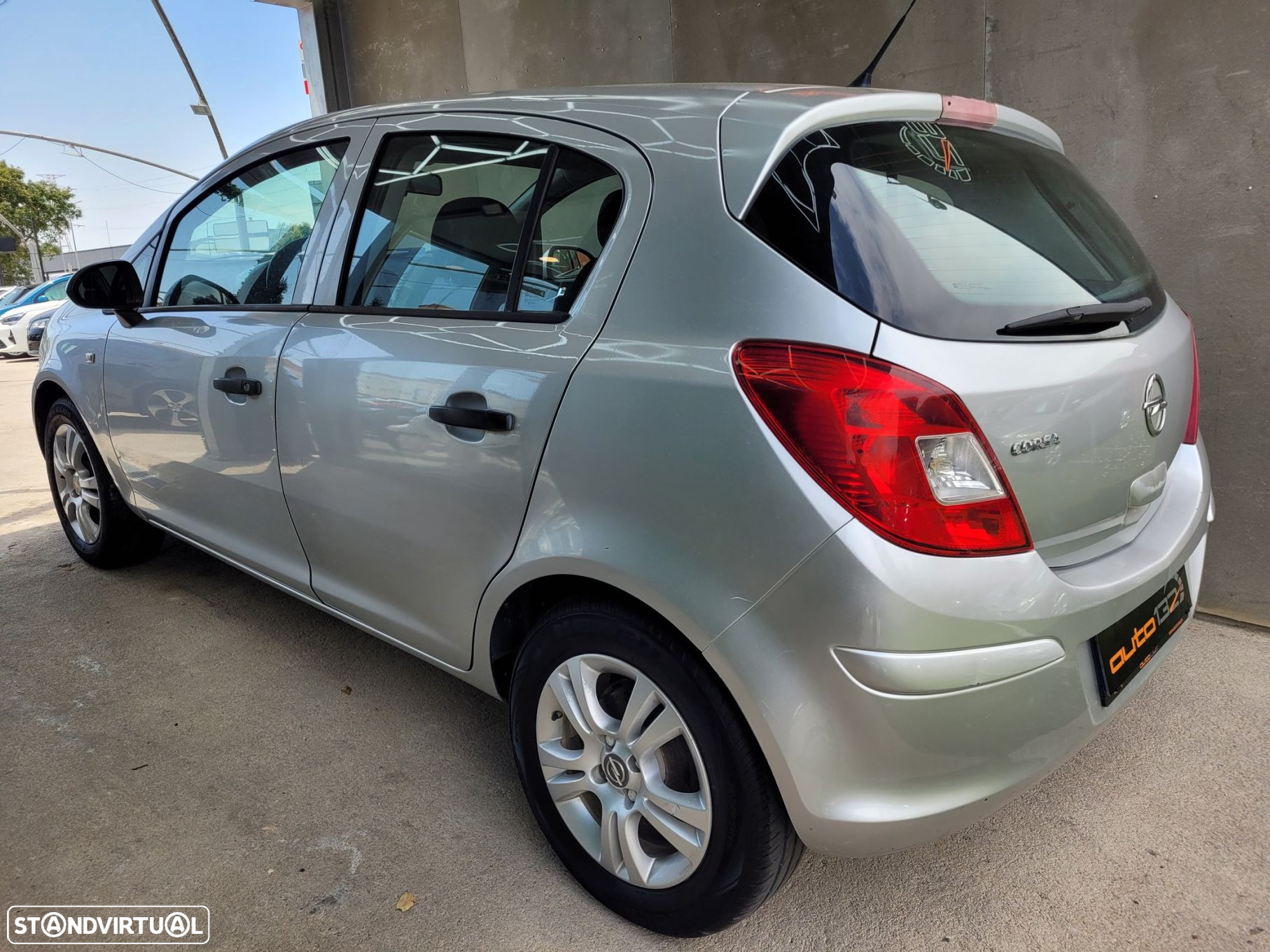 Opel Corsa 1.2 Cosmo - 28